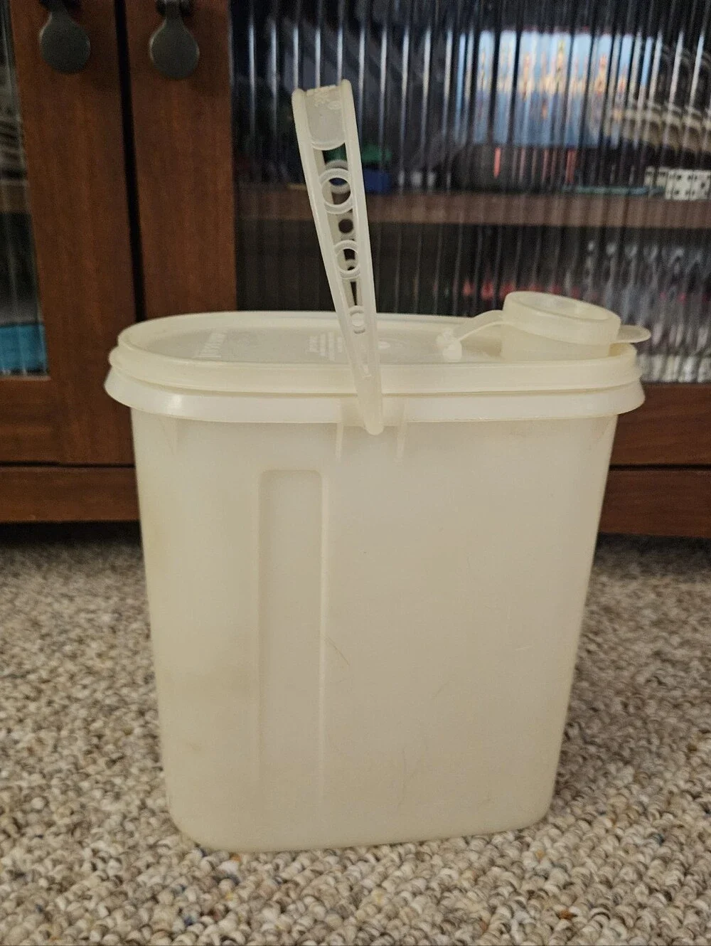 Tupperware Beverage Buddy Store N Pour Container 2 Quart 587-7